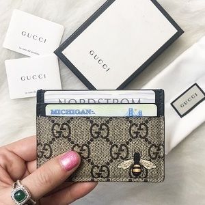 gucci bee print gg supreme card case
